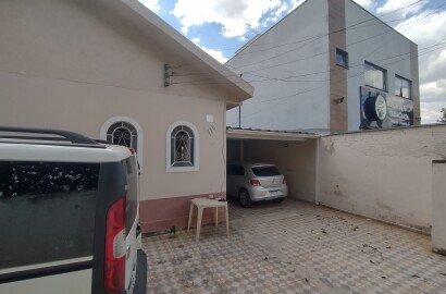 Casa 3 Dormitórios - Bairro Novo Mundo