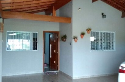 Casa 3 Dormitórios - Bairro Pompeu