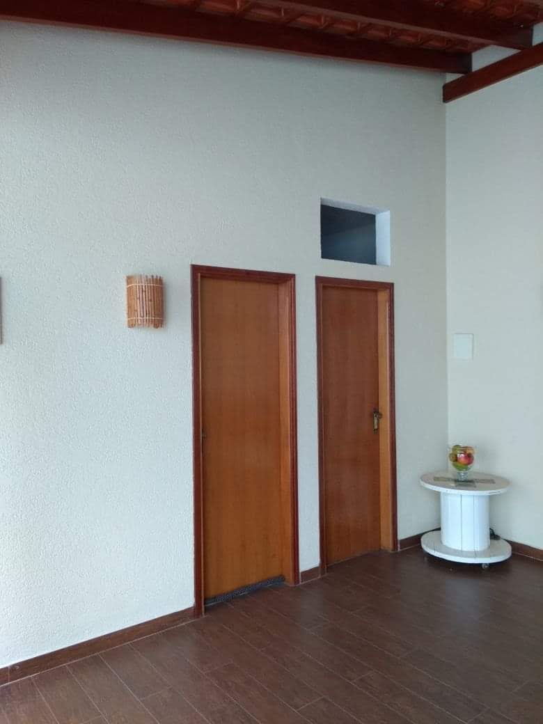 Casa 3 Dormitórios - Bairro Pompeu