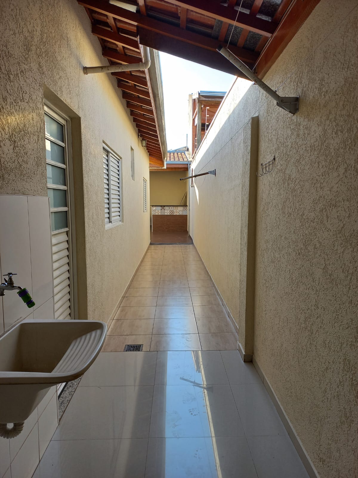 Casa 3 Dormitórios - Bairro Pompeu